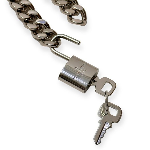BACK IN STOCK!!! LOUIS VUITTON Padlock Choker Necklace, Silver - Picture 4 of 6